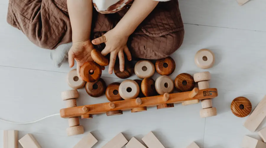 10 Klassiek speelgoed dat de tand des tijds doorstaat Toys | Wstp